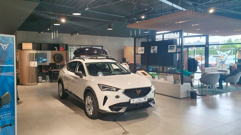 Auch im Autohaus tut die Familie Bellendorf alles, damit sich die Kunden wohlfühlen. Das Ergebnis: ein überdurchschnittlich hoher Traffic im Showroom. (Bild: Grimm – VCG)