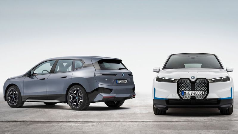 BMW schickt den iX in zwei Varianten ins Rennen.(Bild:  BMW)
