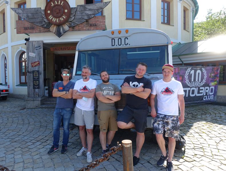 Jail? Nicht bei diesen Jungs: (v. l. ) Jens Groenewold, MR Datentechnik, Marco Di Filippo und Sebastian Fröde, whitelisthackers, Peter Wilfahrt, IHK Bayreuth, und Stefan Zenk, whitelisthackers. (IT-BUSINESS)