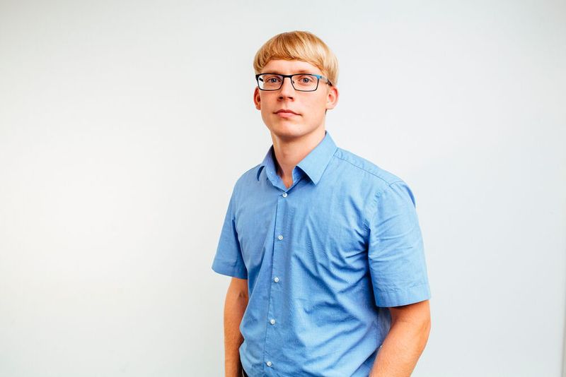 David Kopf, E&I Specialist, Rösberg: „Wir beraten bei der Anschaffung neuer Maschinen, unterstützen aber auch bei Retrofits. Unsere Kernkompetenz sind Planung und Umsetzung elektrotechnischer und automatisierungstechnischer Aufgaben.“ (Bild: Rösberg)