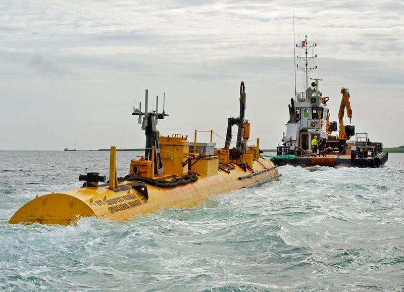 Aufbruch zu neuen Energiequellen: Technik von SKF hat Scotrenewables Tidal Power zu Fördergeldern in Höhe von 10 Mio. Euro verholfen, um die Wirtschaftlichkeit schwimmender Gezeitenturbinen weiter erforschen und optimieren zu können. (Bild: SKF/Douglas Robertson)