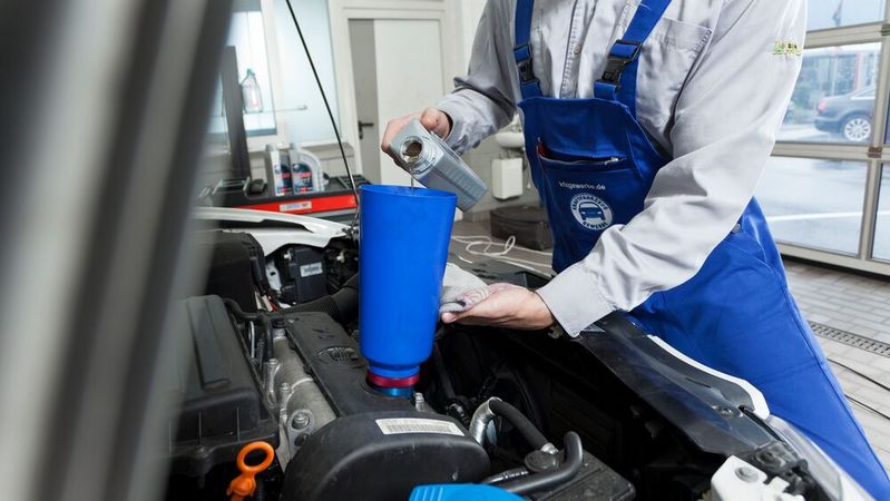 Beim Ölwechsel suchen Autofahrer nicht ausschließlich die günstigste Lösung, sondern ein nachvollziehbares und faires Preis-Leistungs-Verhältnis.(Bild:  Promotor)
