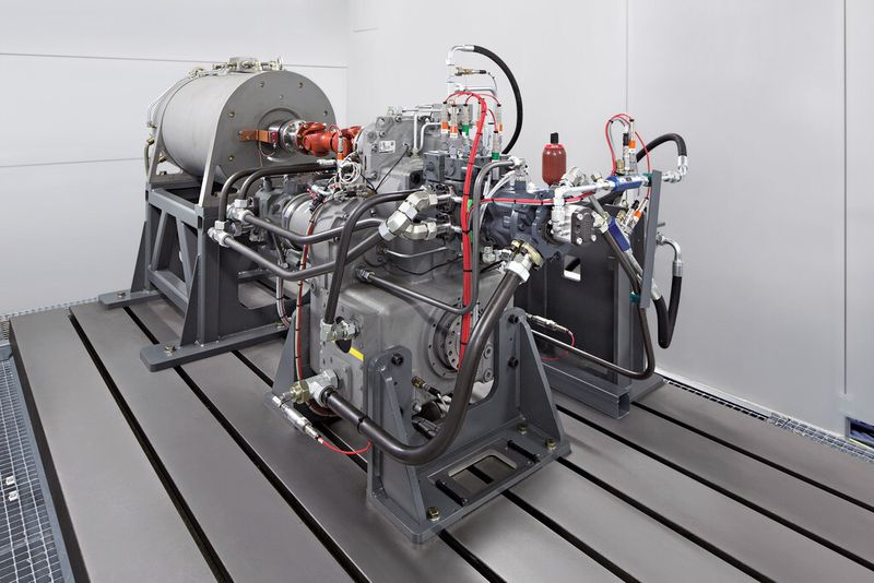 Das neuartige Getriebe von Liebherr befindet sich in der Testphase. Mithilfe von Prüfstandsversuchen werden verschiedenste Parameter erfasst und Funktionalitäten getestet. (Bild: Liebherr Components / UlrichStudios)
