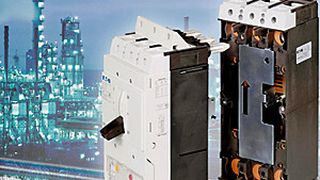 Die Stecktechnik des NZM3 Leistungsschalters erlaube einen schnellen Austausch des Leistungsschalters und somit für eine hohe Anlagenverfügbarkeit. (Bild: Eaton)