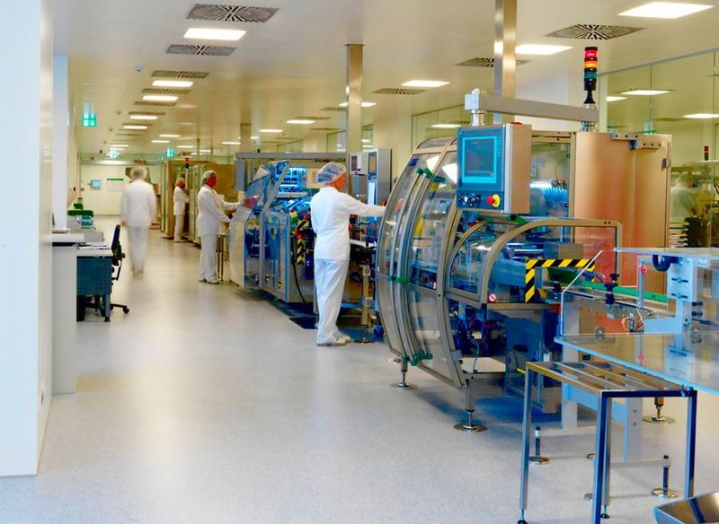 Secondary packaging line at the Ravensburg Sued site with an abundance of Vetter know-how and high-tech solutions.  (Vetter Pharma International GmbH)