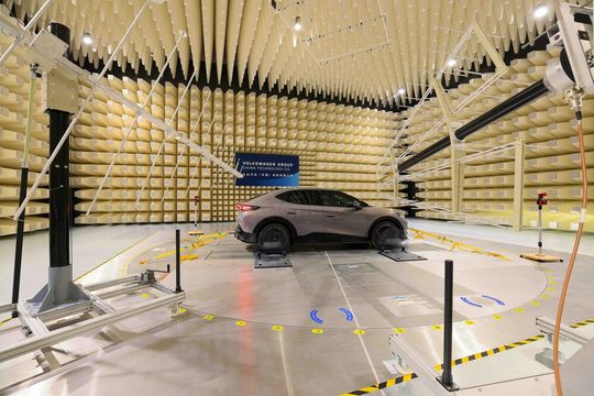 In the electromagnetic laboratory of the Volkswagen Group China Technology Company, the reliability of vehicle electronic systems is tested.(Image: Volkswagen)