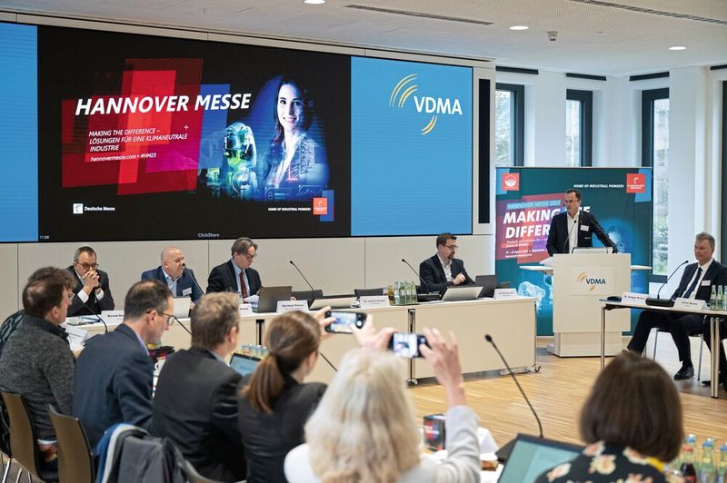 Dr. Jochen Köckler, Vorsitzender des Vorstands der Deutschen Messe AG, sagt: „Die Unternehmen aus den Bereichen Antriebs- und Fluidtechnik zählen mit ihrer hohen Innovationskraft traditionell zu den größten und nachhaltigsten Innovationstreibern auf der Hannover Messe.“ (Bild: VDMA/Deutsche Messe AG)