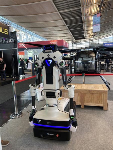 Das Schweizer Unternehmen Duatic zeigte diesen Roboter, der momentan mit mehreren Pilotkunden erprobt wird. (Bild: Dagmar Merger/VCG)