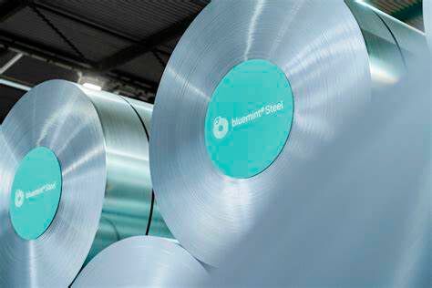 Jetzt ist es amtlich! Thyssenkrupp Schulte wird per Absichtserklärung ab sofort fest definierte Mengen von CO2-reduziertem Bluemint Steel abnehmen. Das soll nicht zuletzt dem Klima helfen.(Bild:  Thyssenkrupp)