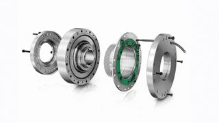 Die zweite Komponente von links ist das besonders kippsteife Schrägnadellager XZU im montierten Zustand: höhere Traglasten und längere Gelenkarme als Ergebnis des Wechsels vom Kreuzrollenlager auf das neue XZU-Lager. (Bild: Schaeffler AG)