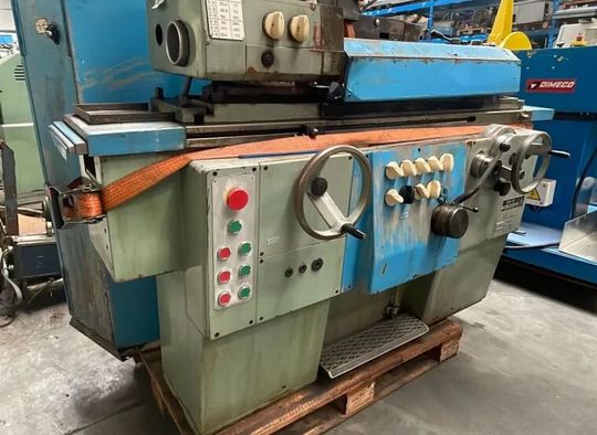 Wer jetzt günstig zu einer Rundschleifmaschine kommen will, der sollte sich die aktuelle Liste des Online-Auktionshauses Surplex näher anschauen. Da kommt etwa dies TOS Hostiva BHU 25 bis 1. Juni unter den Hammer, aber noch viel, viel mehr ...(Bild:  Surplex)