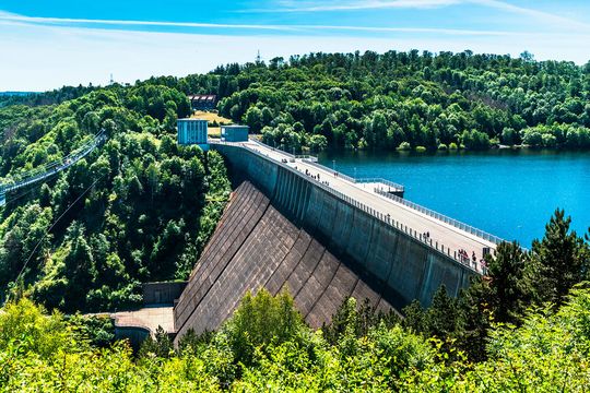 Die Rappbode-Talsperre im Harz ist ein „historisches Wahrzeichen der Ingenieurbaukunst in Deutschland“.(Bild:  2023 Daniela Baumann/Shutterstock)