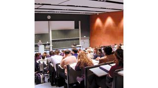 LED-Technik im Hörsaal muss besonderen Anforderungen genügen: Werden Vorlesungen mit HD-Technik aufgezeichnet, dürfen die LEDs kein Flimmern hinterlassen  (Foto: Friedrich-Schiller-Universität, Günther)