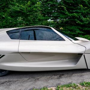 Der unter 500 Kilogramm wiegende Zweisitzer ist 3,93 Meter kurz.(Bild:  Facteurdix)