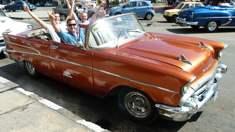 Mit Oldtimern ging es auf Panoramafahrt durch Havanna. Eine ganz besondere Art die Stadt zu entdecken. (Bild: Brodos)
