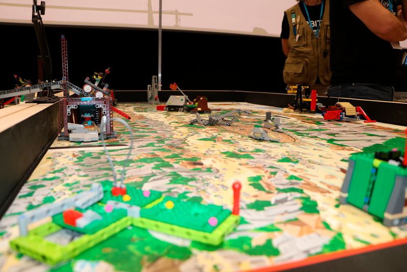 La finale suisse du concours de robotique First Lego League se tiendra le 21 février 2026 au Forum de l'Arc à Moutier. (Source : Robots-Ju)