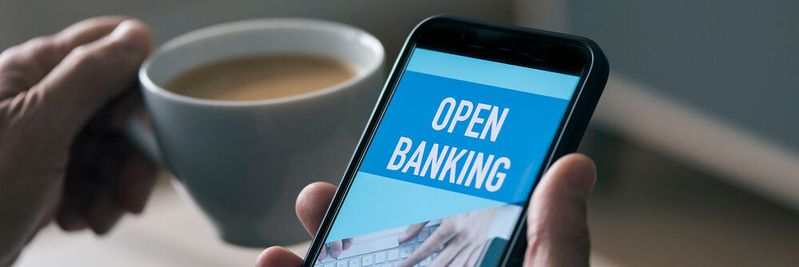 Banken nutzen aktuell unterschiedlichste Systeme zur Authentifizierung von Nutzern und Transaktionen, um die Sicherheit ihrer Online- und Mobile-Banking-Systeme zu optimieren. Banken nutzen aktuell unterschiedlichste Systeme zur Authentifizierung von Nutzern und Transaktionen, um die Sicherheit ihrer Online- und Mobile-Banking-Systeme zu optimieren.