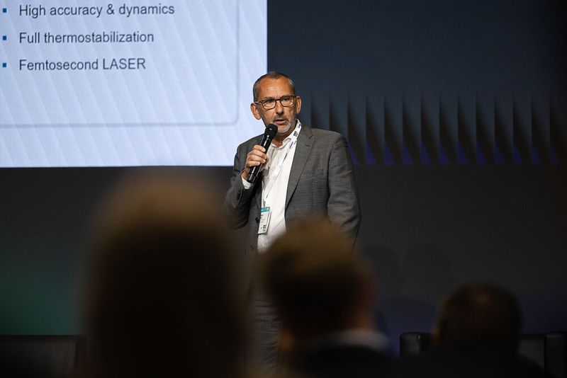 «Nachhaltigkeit ist kein Trend, sondern eine Verantwortung», betonte Philippe Langel bei der Preisverleihung. «Unsere Entwicklungen zeigen, dass Präzision und Ökologie Hand in Hand gehen können – und dass High-End-Technologie einen realen Beitrag zu einer ressourcenschonenden Industrie leisten kann.» (Bild: copyright by thomas kunz)