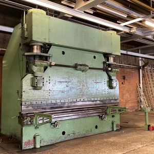 Die dritte Abkantpresse, auf die man noch bis zum 27. Oktober bieten kann, ist eine C 400-3 von Mengele.(Bild:  Surplex)