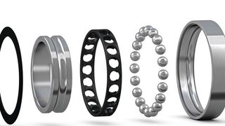 Die Lager mit einer verbesserten Käfigkonstruktion können dank optimierter Toleranzen besser aufeinander abgestimmt werden.  (SKF)