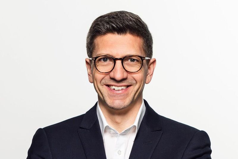 Raphael Bächle wechselt von Telemaxx zu Plusserver und übernimmt dort die Position des CFO.(Bild:  Plusserver)