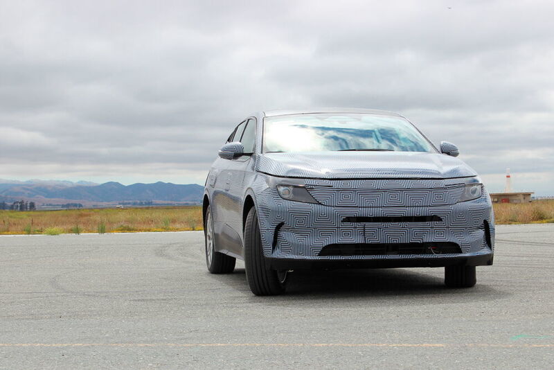 Die Basisversion des M-Byte wird von einem 200 kW/272 PS starken Heckmotor angetrieben. Im Top-Modell gibt es einen zweiten, 110 kW/150 PS starken E-Motor an der Vorderachse. (Byton)