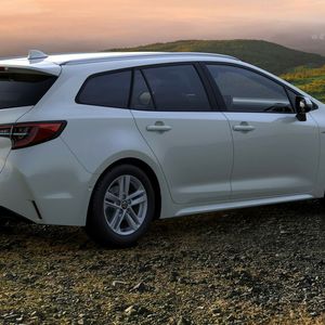 Der Suzuki Swace ist ein klassischer Kombi – und damit ein für die Marke untypisches Modell.(Bild:  Suzuki)