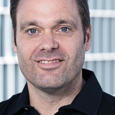 «Unsere User erhalten konkrete Impulse, die ihre Prozesse beschleunigen und vereinfachen – und Entscheider gewinnen Orientierung, Trends und klare Signale für die strategischen Weichenstellungen in ihren Unternehmen», erklärt Jan Fleming, Vice President Customer Journey bei Eplan. (Bild: Eplan)