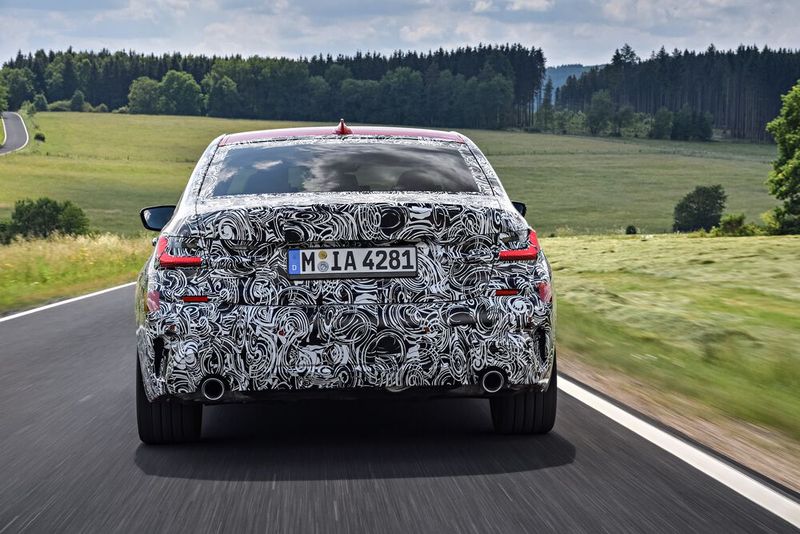 Egal ob 130, 180 oder 220 km/h: Immer bewahrt die Limousine eine stoische Ruhe. (Bild: BMW)