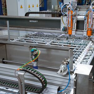 Bild 1: Den Spindel­antrieb so konstruieren, dass kein Glasstaub eindringen kann – das war die Anforderung an die Sondermotorenbauer.