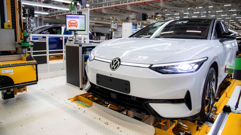 Nach elf Monaten liegt VW mit 8,3 Millionen ausgelieferten Fahrzeugen auf Jahressicht um 11,9 Prozent besser als im Vorjahreszeitraum.(Bild:  Volkswagen)