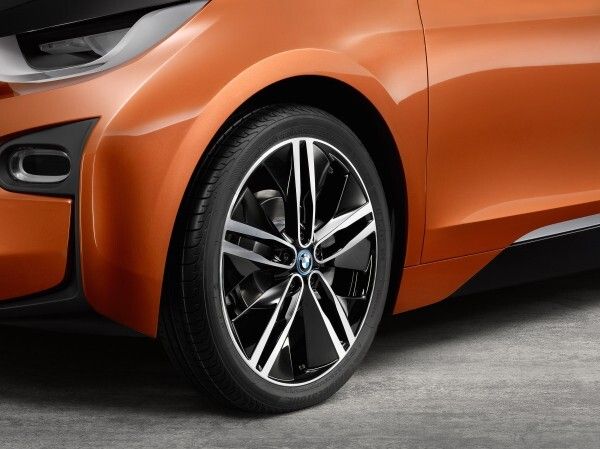 Das BMW i3 Concept Coupé ist das erste vollständig vernetzte Elektrofahrzeug der Welt (Bild: BMW Group)