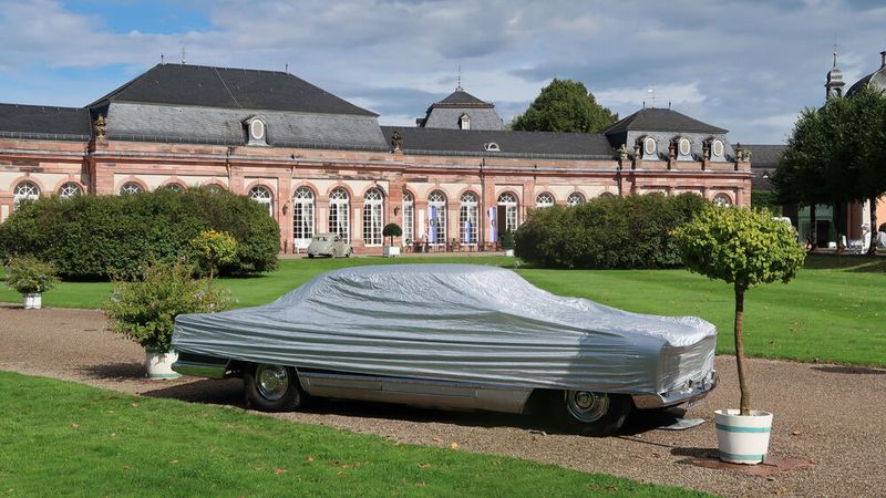 Für Kenner französischer Kleinserienhersteller ist es nicht schwer, dieses Fahrzeug trotz Paletot zu identifizieren: (Bild: Peter Diehl)