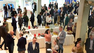 Ein Blick auf die Ausstellungsfläche des 23. Team Logistikforum im letzten Jahr im Heinz-Nixdorf-Museumsforum in Paderborn. (Bild: Team)
