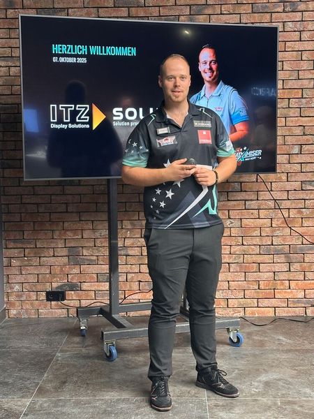 Max Hopp, 9-facher WM-Teilnehmer, German Darts Open Champion, führt die Teilnehmer in die Dart-Welt. (Bild: Vogel IT-Medien)