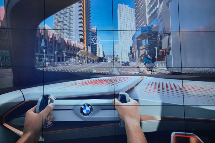 Wann wir mit diesem Auto ohne oder mit den Händen am Lenkrad fahren... (Foto: Michel)