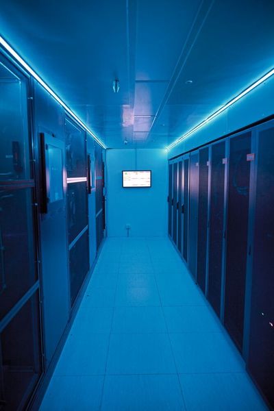 2020: Dank technologischer Fortschritte ist es nun auch für Industrieunternehmen möglich, High Performance Computing für die Entwicklung zu nutzen. Das Bild zeigt das Rechenzentrum der italienischen Rennwagenschmiede Dallara, die auf Lenovo-Technik setzt.  (Lenovo)