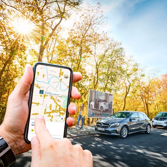 Nutzer können auf ein immer größeres Angebot an Mobilitätsdienstleistungen zurückgreifen.(Bild:  Daimler)