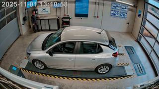 Vier Spiegelreflexkameras und vier 4K-Weitwinkelkameras dokumentieren das Fahrzeug rundum. (Bild: Checksnap)