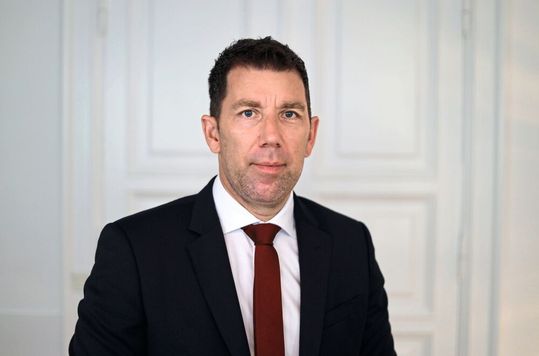 Andreas Wenzel, CEO der Deutsch-Dänischen Handelskammer: «Wenn dänisches Robotik-Know-how und deutsche Fertigungspraxis zusammenfinden, entsteht ein Innovationsschub, von dem Produktionsbetriebe beider Länder profitieren. Grenzüberschreitende Zusammenarbeit stärkt unsere Wettbewerbsfähigkeit und macht Tech- und KI-Lösungen schneller nutz- und skalierbar.»(Bild:  Messe Stuttgart)