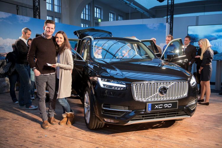 Die Besucher haben auf den Roadshows auch die Möglichkeit, Volvos Flaggschiff näher in Augenschein zu nehmen. (Foto: Volvo)