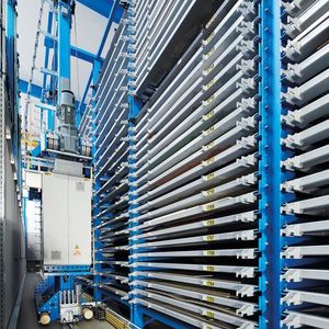 Diese Ansicht des Lagersystem zeigt die untere Ebene. Gut die Hälfte des 8 m hohen Lagersystems befindet sich unterirdisch.