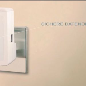 Die Übermittlung der medizinischen Daten in das Datacenter von Ticuro Reply oder der Klinik erfolgt über einen Hub von Qualcomm. Er ist mit einer Mobilfunk-SIM-Karte ausgestattet und unterstützt Funktechniken wie Bluetooth.(Bild:  Ticuro Reply)