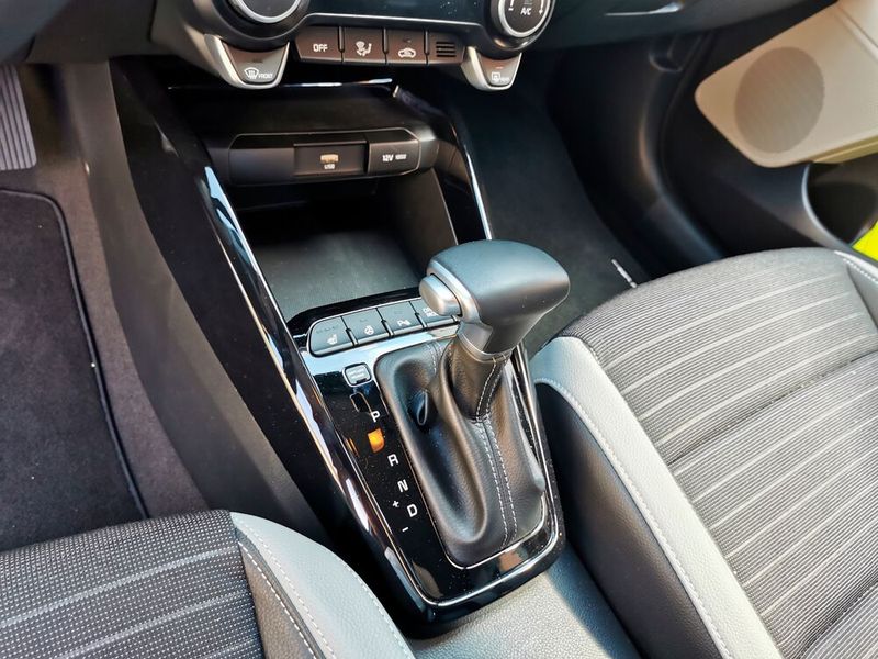 9. Gut geschaltet: Die Doppelkupplungsautomatik mit sieben Stufen arbeitete sehr ansprechend. Im Vergleich zum Schalter erhöht sich durch diese auch das maximale Motordrehmoment auf 200 Newtonmeter.   (Bild: Christian Otto/ Vogel Communications Group)