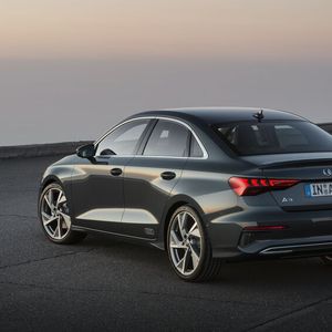 (Audi)