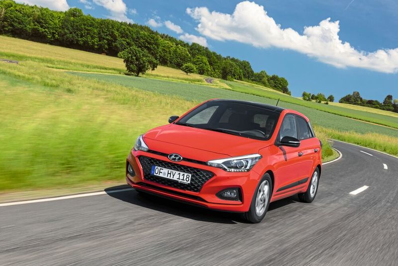 Vorn trägt der i20 jetzt wie andere Hyundai-Modelle den sogenannten Kaskaden-Grill und atmet durch neu gestaltete Lufteinlässe ein.  (Hyundai)