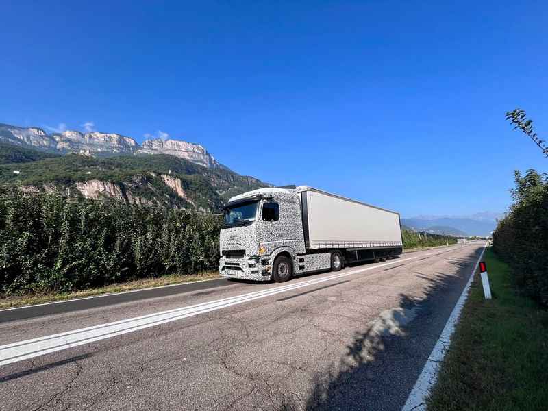 Der Mercedes E-Actros hat einen Härtetest bestanden.(Bild:  Daimler Truck AG)