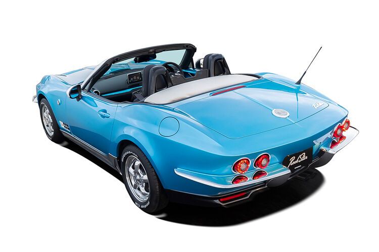 Chromstoßstangen und runde Rückleuchten versprühen 60er-Jahre-Flair. (Bild: Mitsuoka)