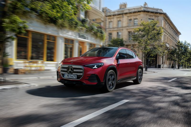 Die neue Generation des GLA greift gekonnt die Form des Vorgängers auf und entwickelt sie weiter.(Bild:  Mercedes-Benz)