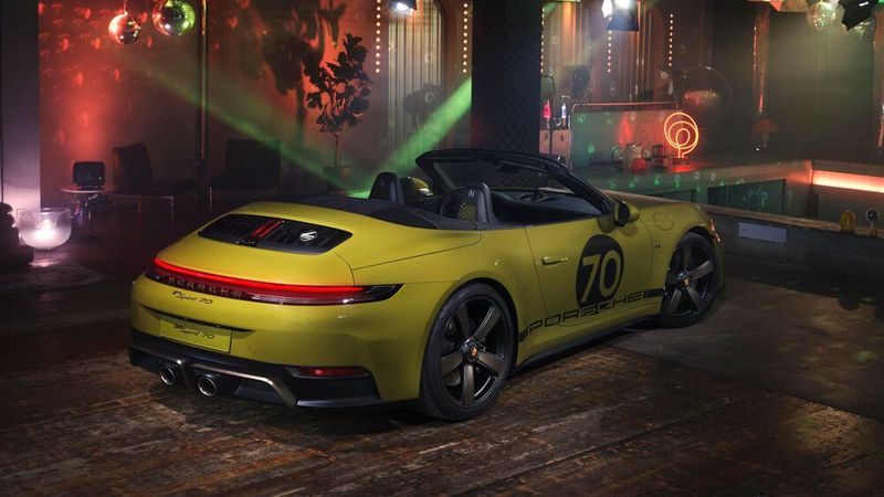 Die Schriftzüge am Heck sind in Gold gehalten. (Bild: Porsche)